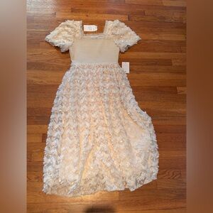 Ivy City Co Cream Floral Maxi Dress Size medium NWT